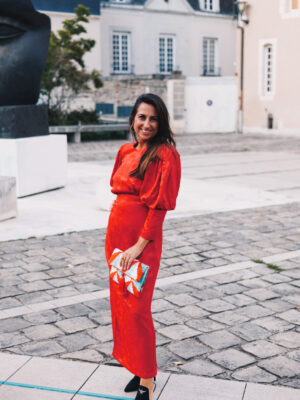 Robe longue rouge satinée