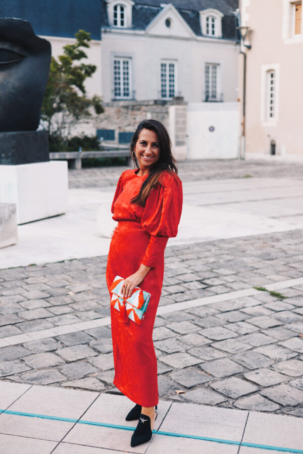 Robe longue rouge satinée