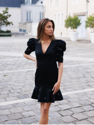 Robe courte noire à volants